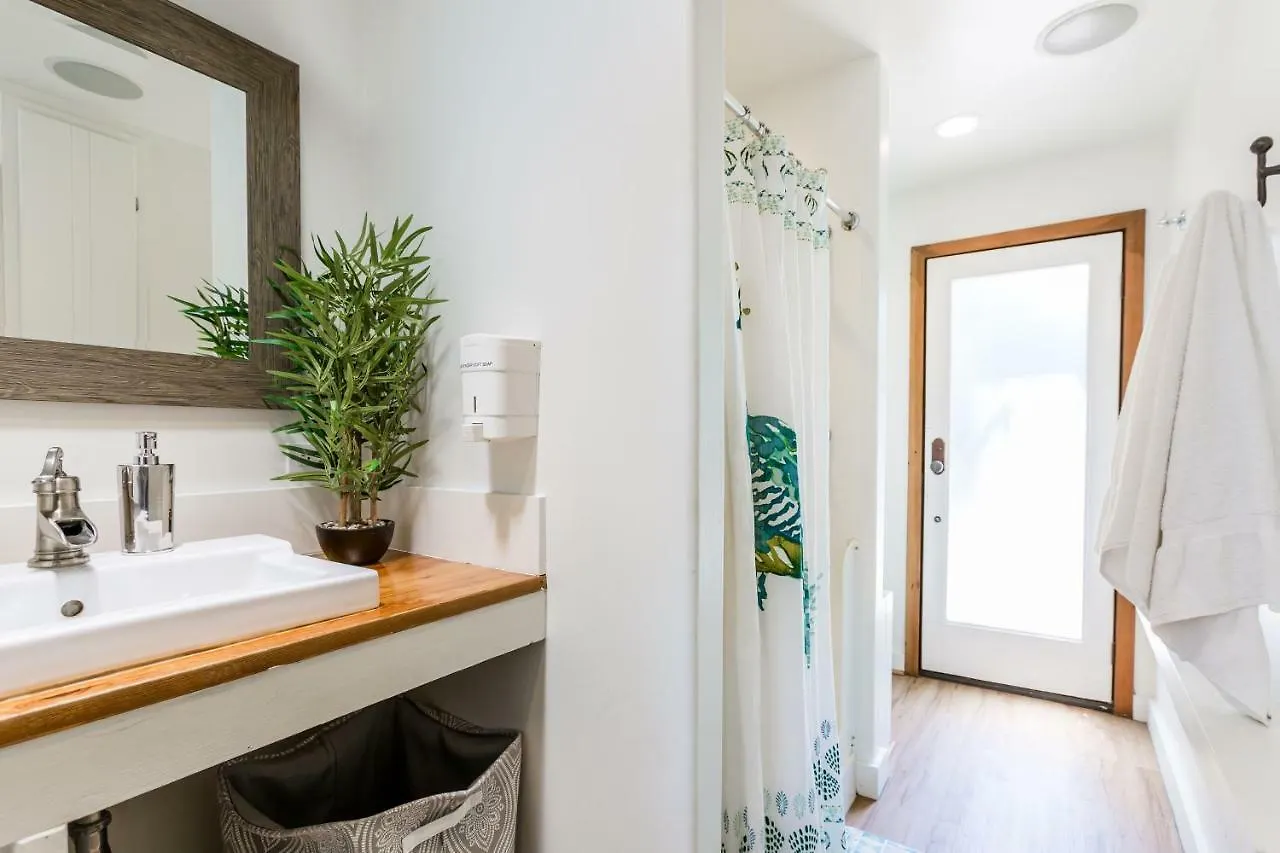 Charming 1-Bedroom Home Near Downtown Culver Los Angeles